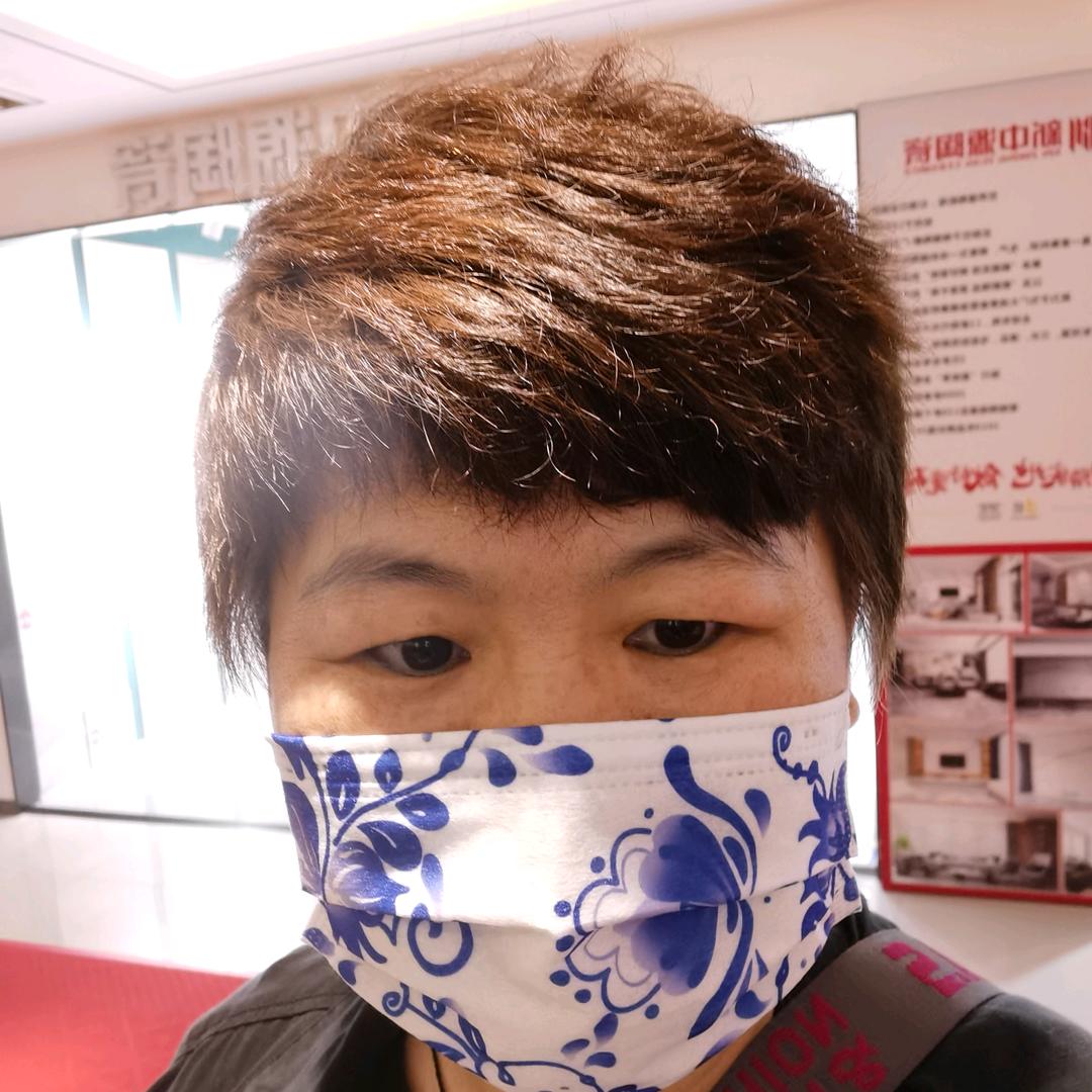 沈阳居然之家浑南店生活家地板退休小女孩