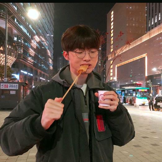 慵懒少年