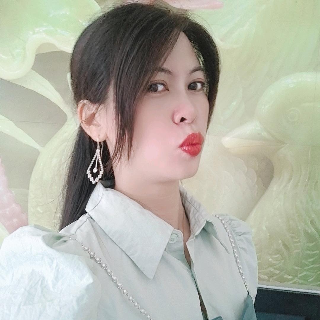 小何