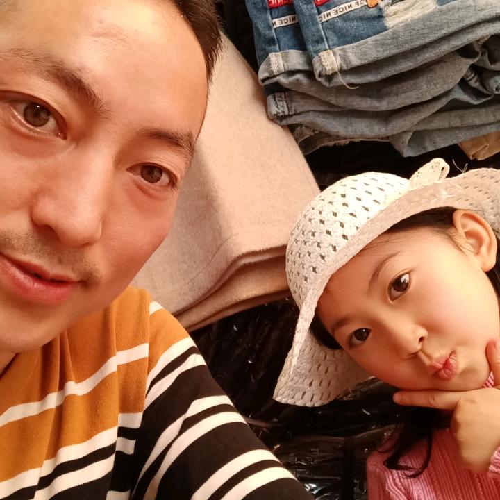 鹏月实惠服饰蒋其建