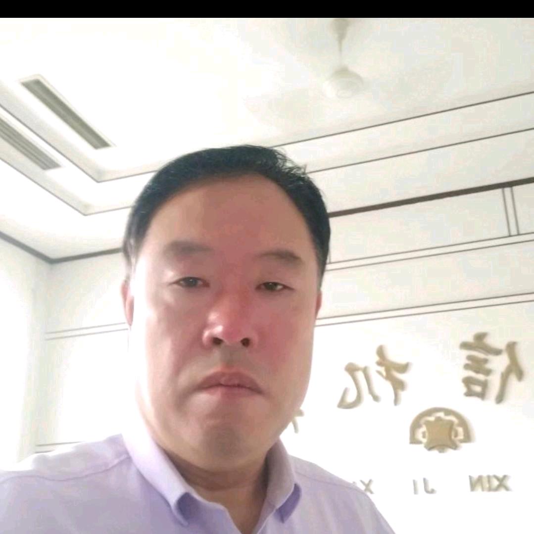 烟在寂寞中点燃