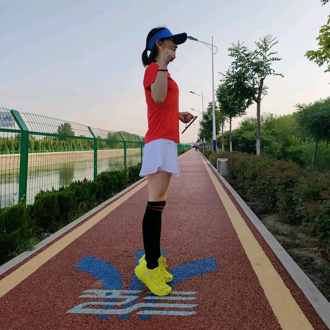 爱跑步的平儿′:‘)㇏′′