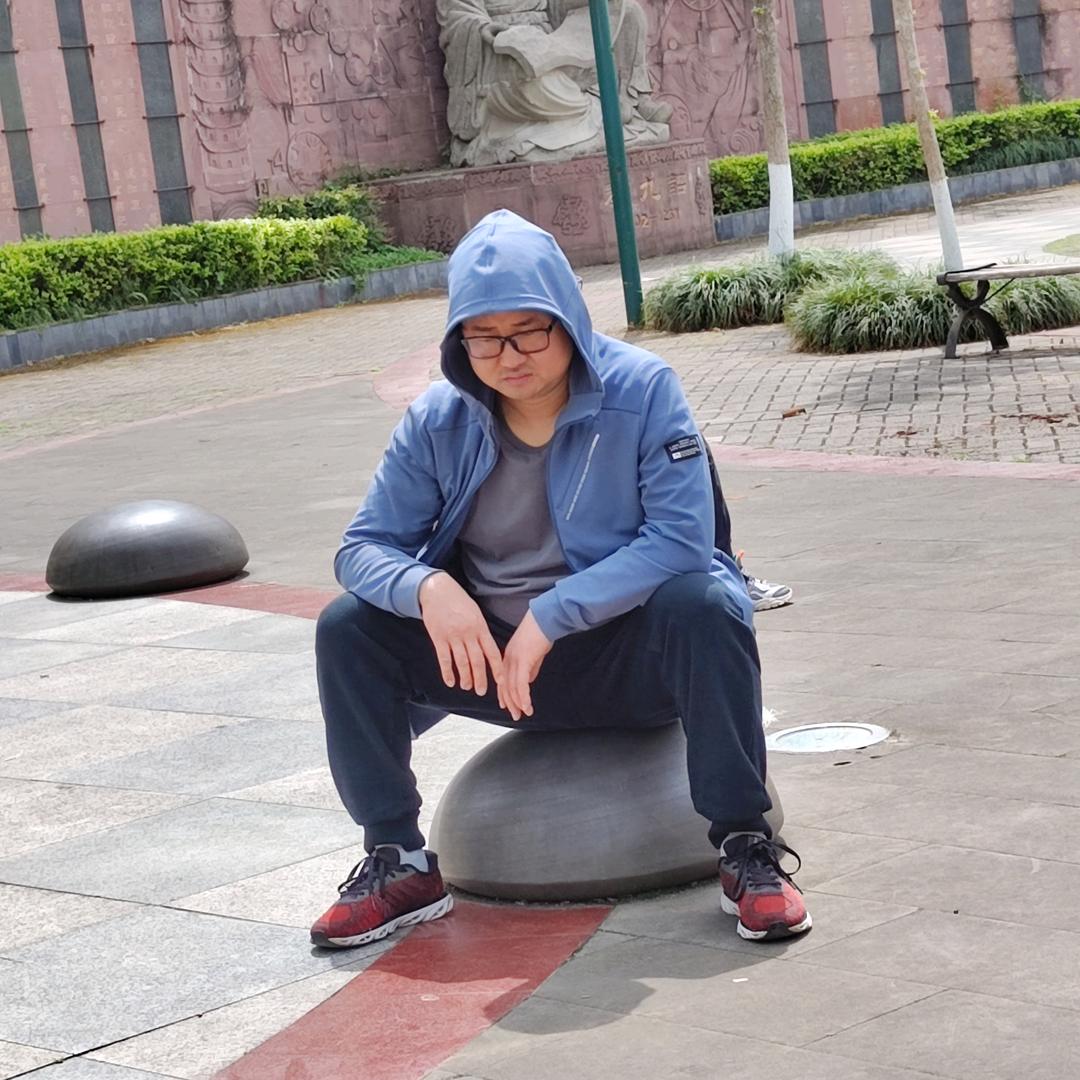 杨教授（较瘦）