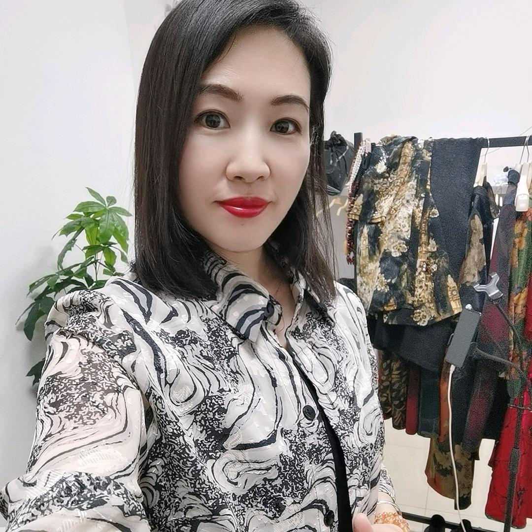 瑛姿缘服饰工厂店