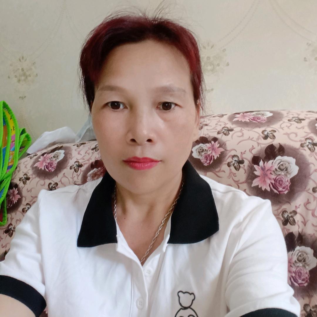 王松清，每晚九点钟直播，聊天，和唱歌