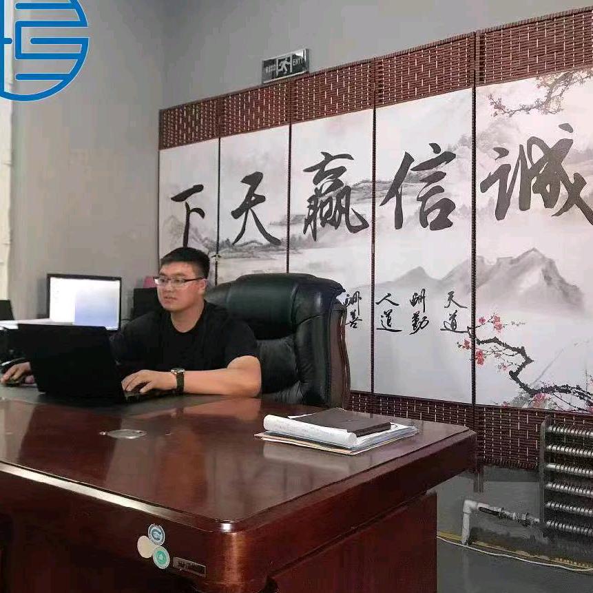 骑摩托车的恒仔