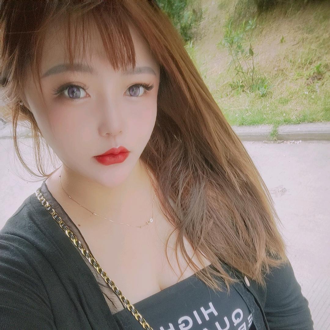 女 👑 王