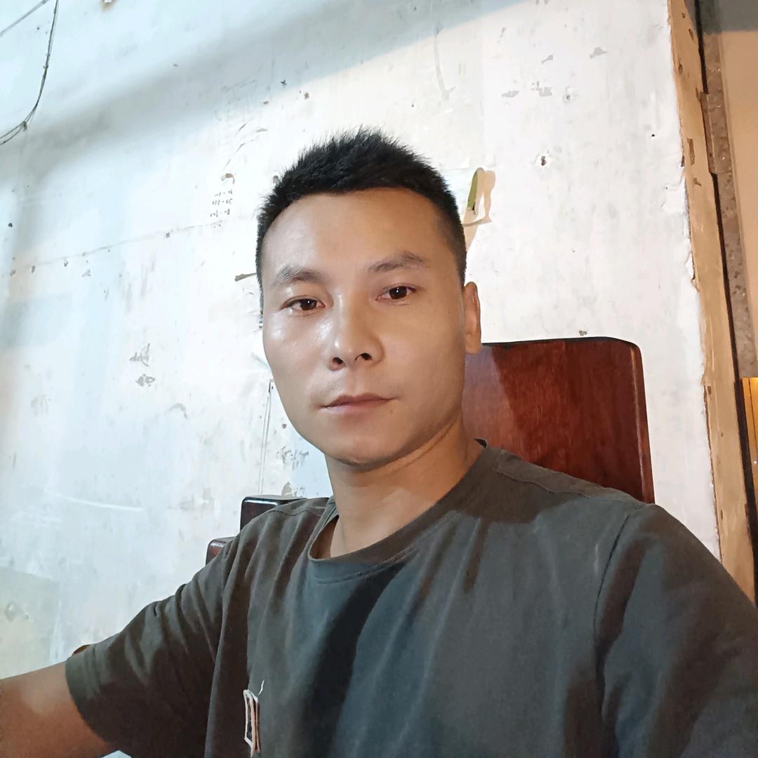 山野户外  小艾