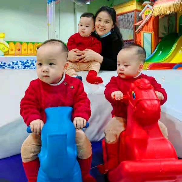 赵姐家有三胞胎孙子