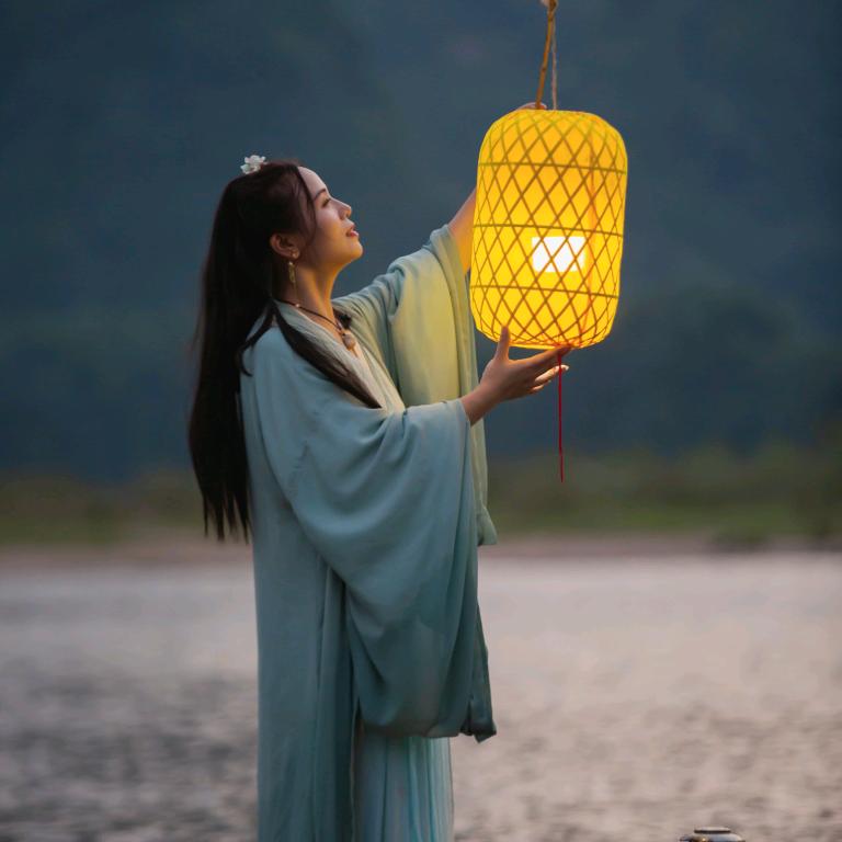 渔美任苗苗