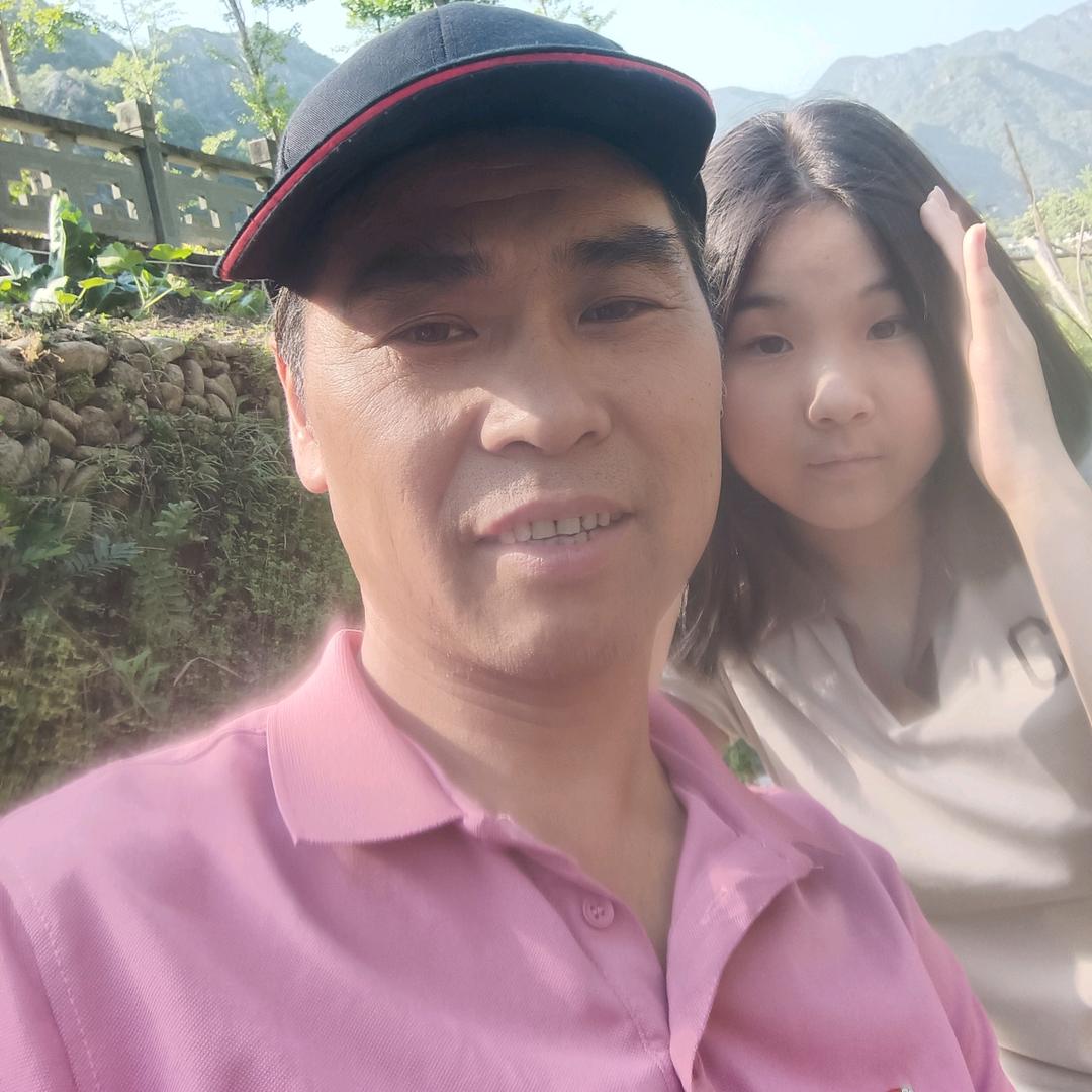 周龙轮胎店。