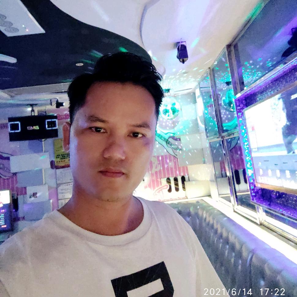 广东亮仔（清闲洗发水董事长）