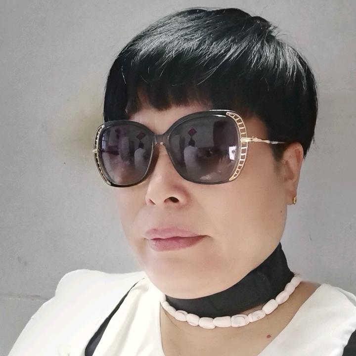 泓利姐19：18开播