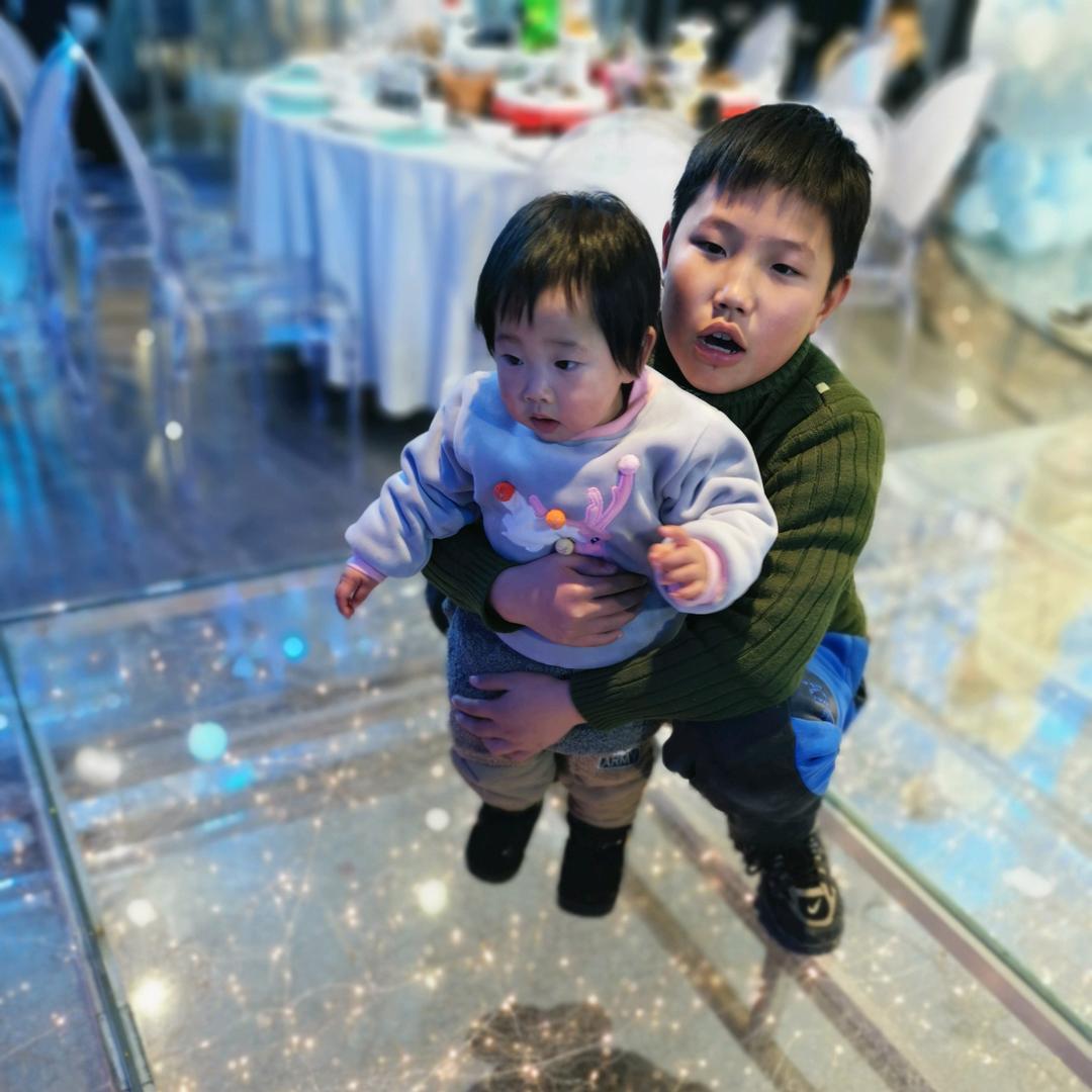 莹妮