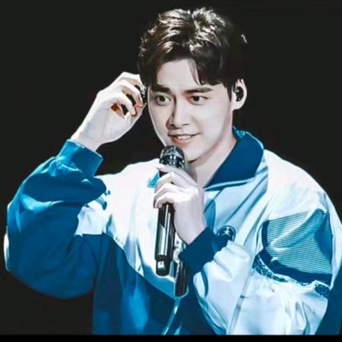 喂螺蛳粉给猫吃