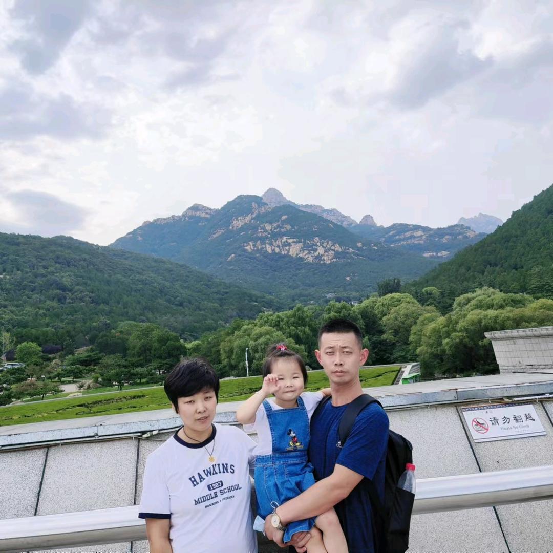 时尚服饰箱包小铺