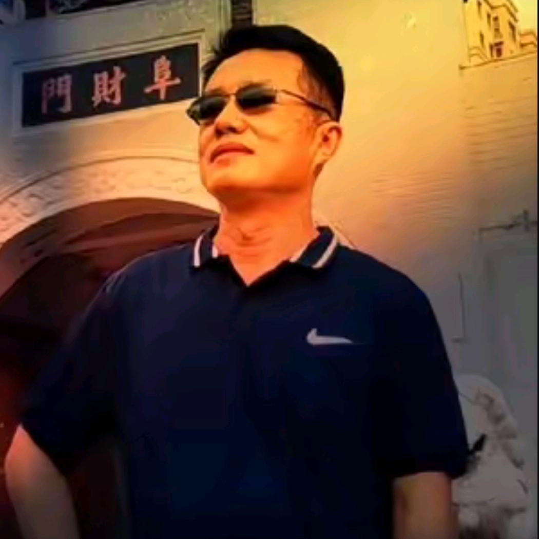 努力奔跑的人