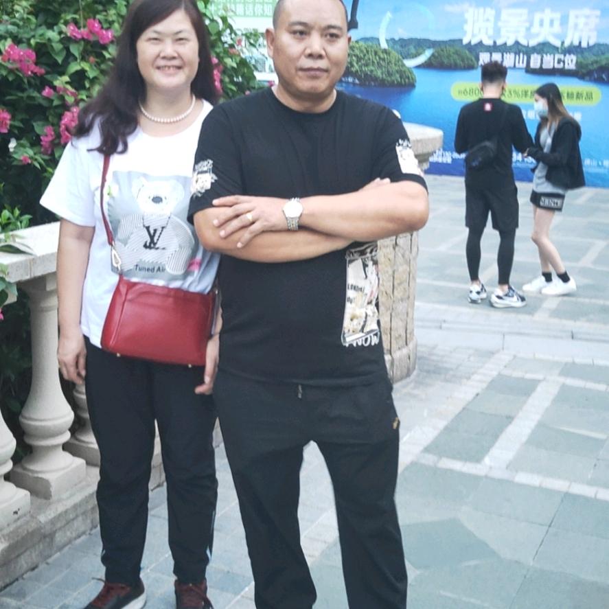 开开心心一家人