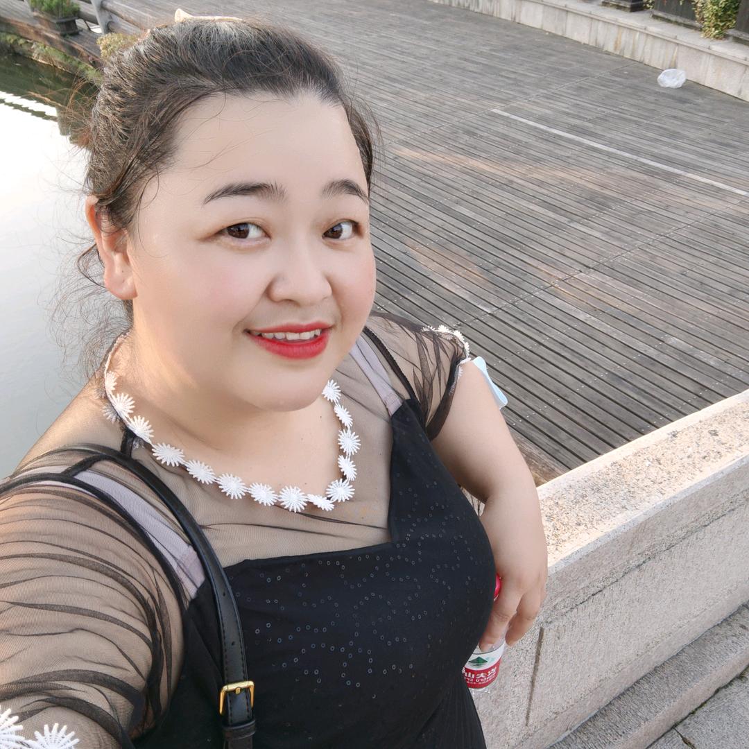 大脸胖妹妹