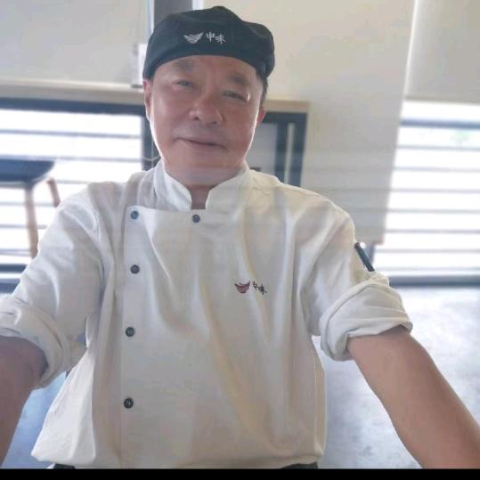 烦恼丢进大海。幸福向我招手。 付林建