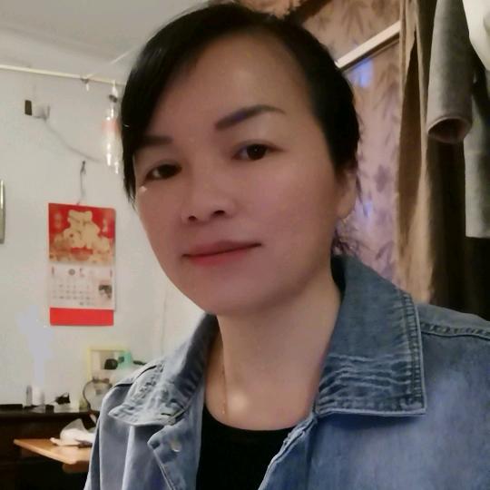 覃一笑