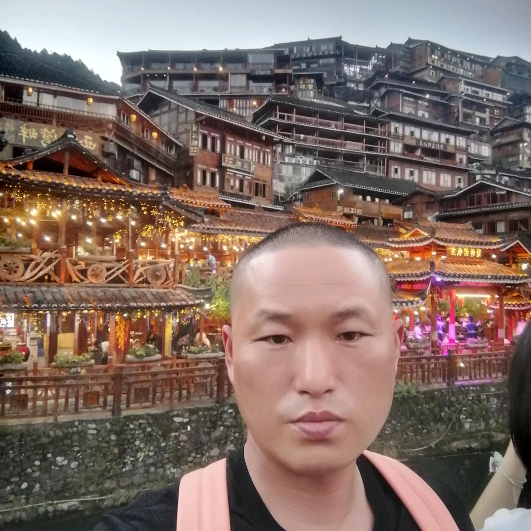 有事儿找坤哥。