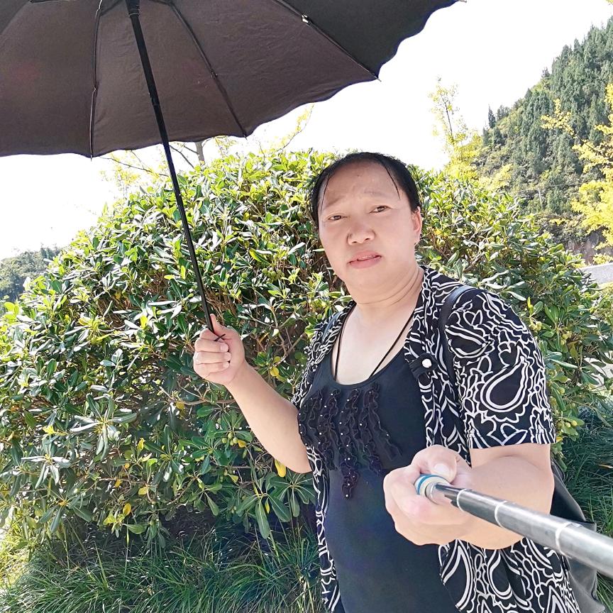 包粽子的余姐