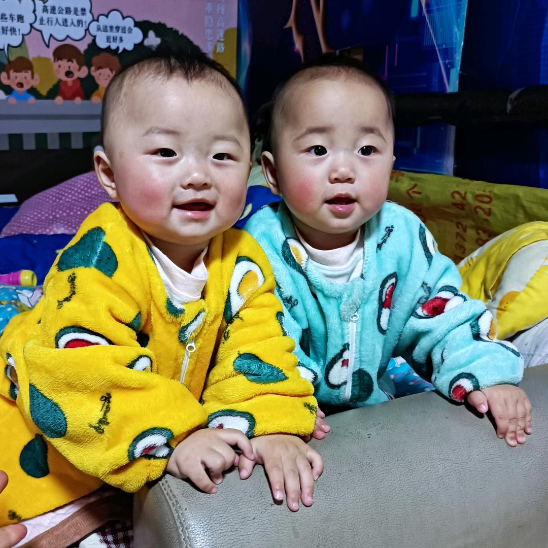 双胞胎宝宝