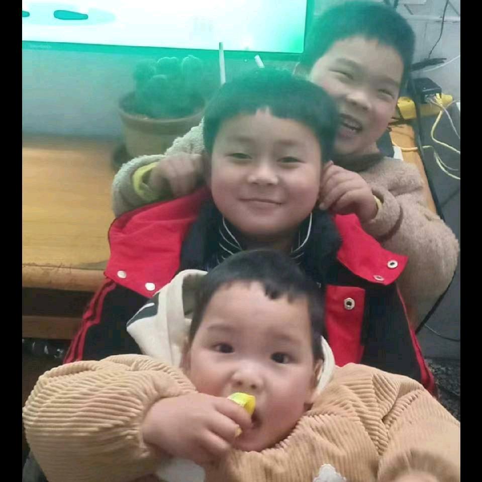 铮淏逸奶奶