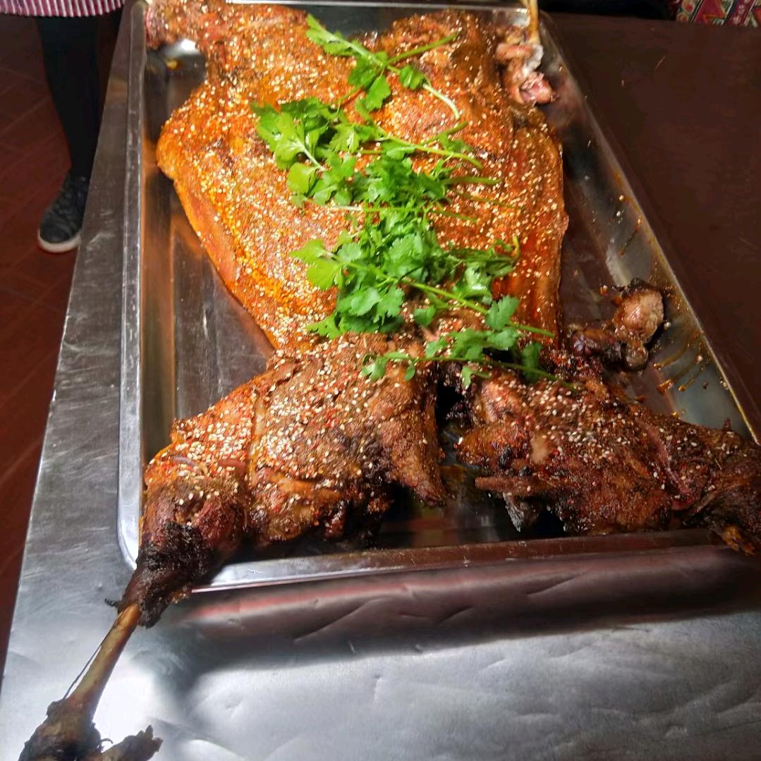 衢州花语世界余氏烤全羊，小余