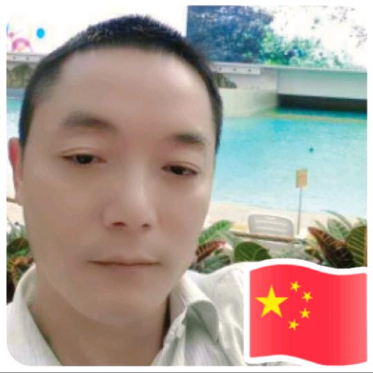 肖潇.