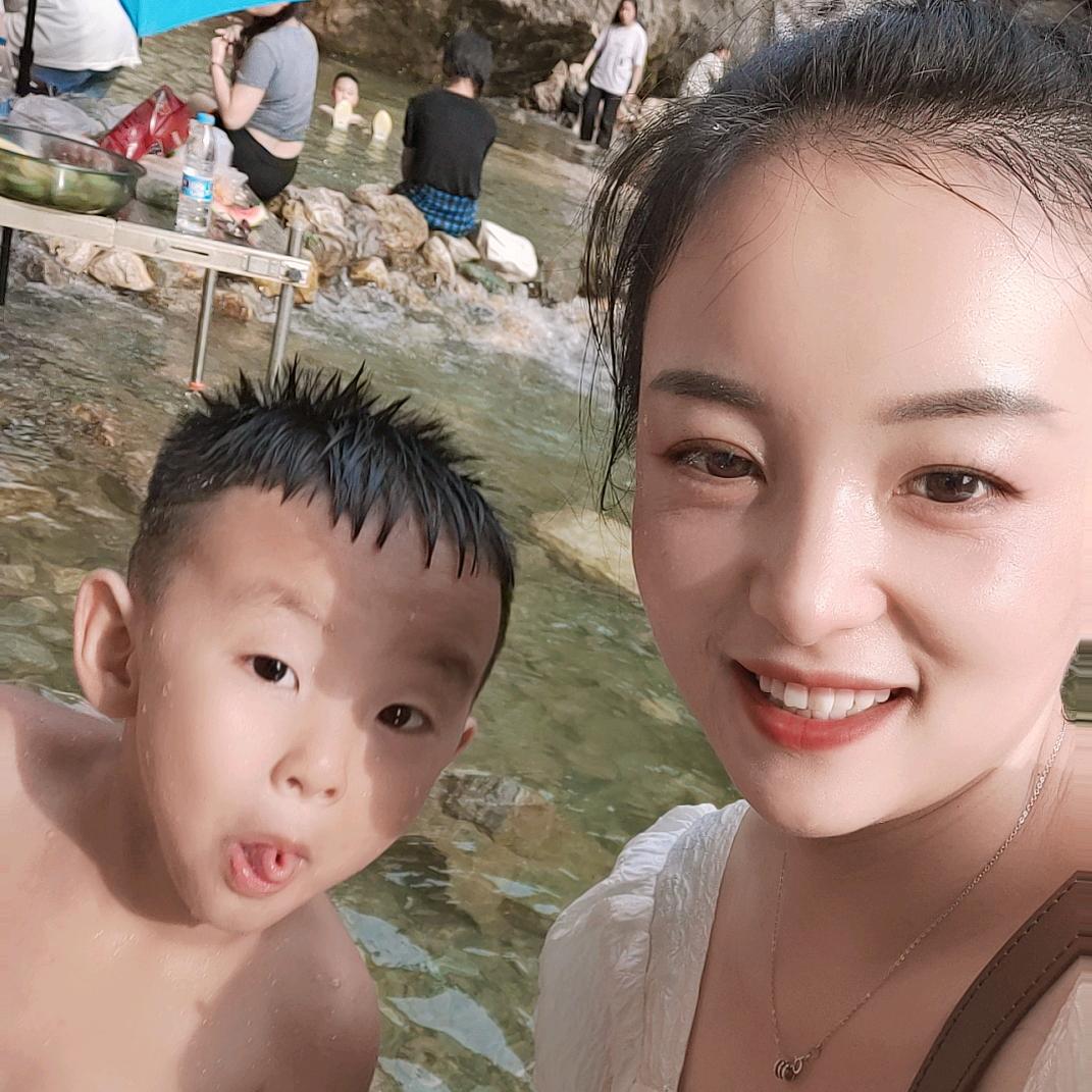 睫毛上的丶泪珠