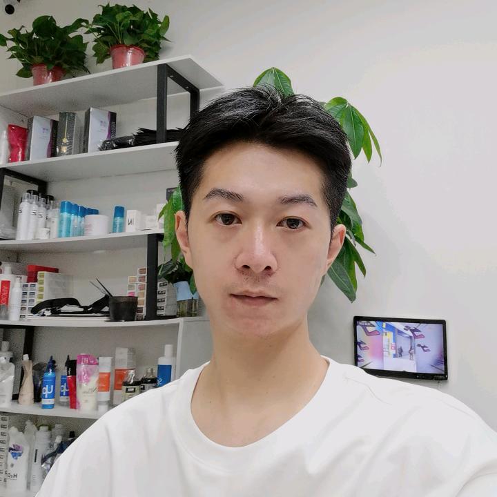 第一楼街董新造型小满