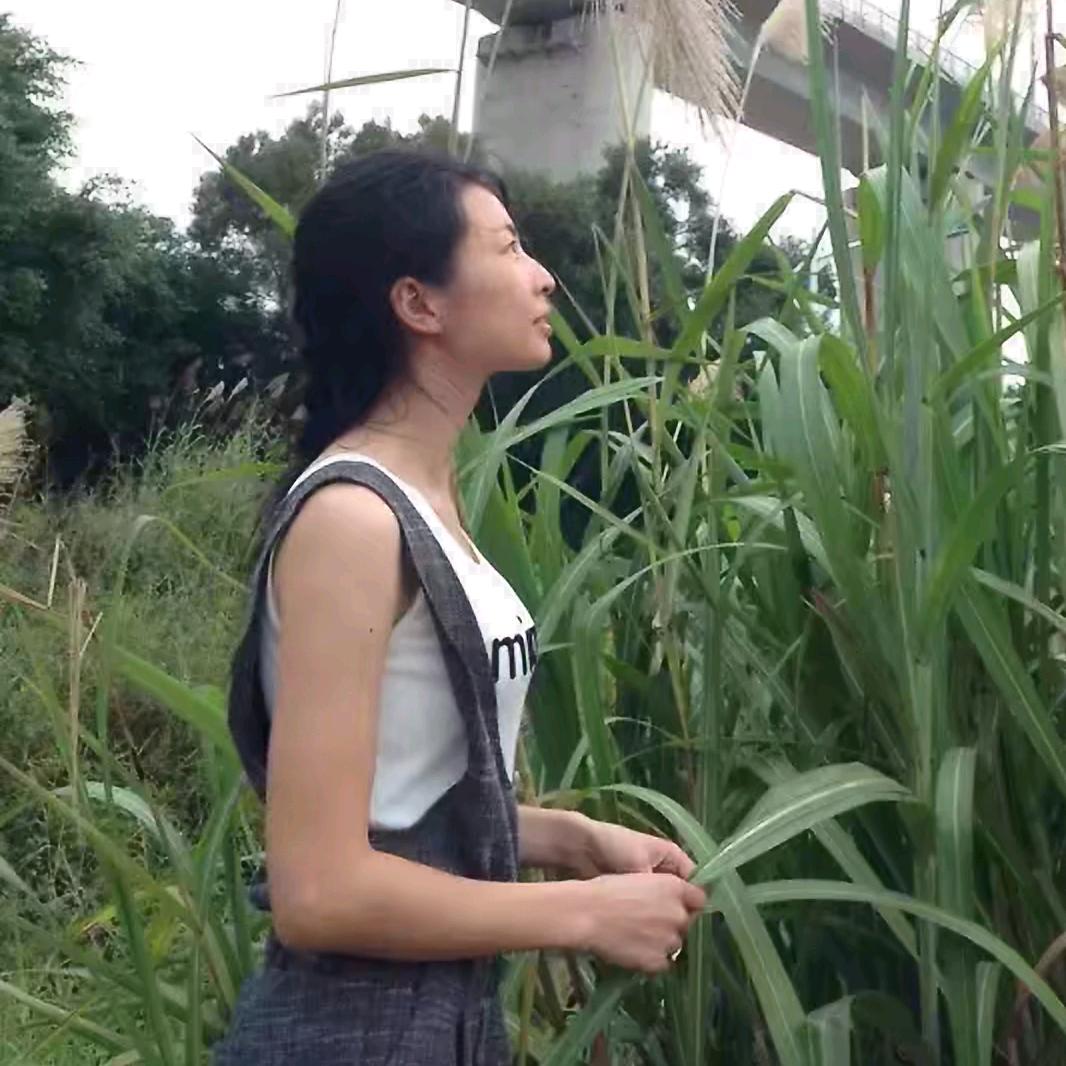 爱在左，管教在右