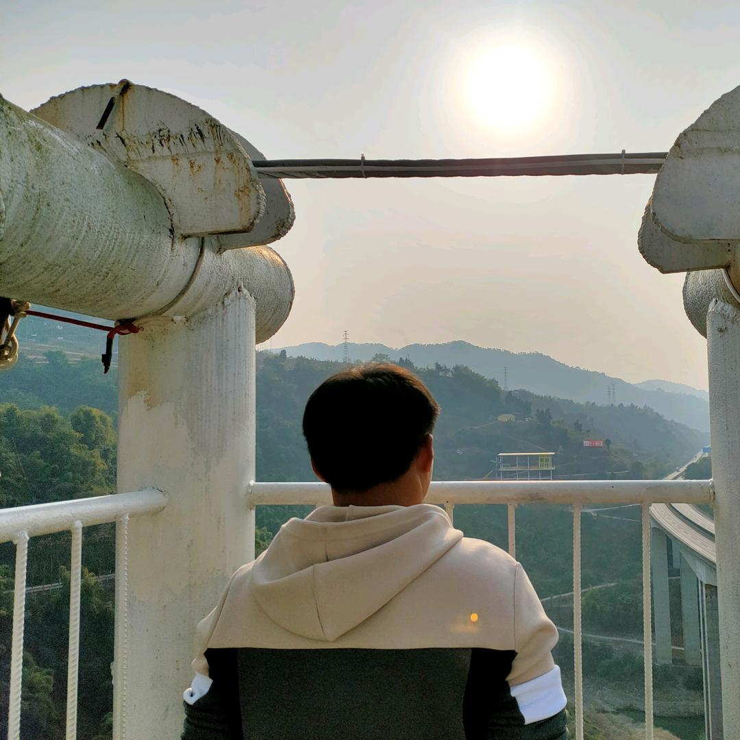 嗯