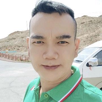 雷猛  新疆十七座旅游私人订制包車