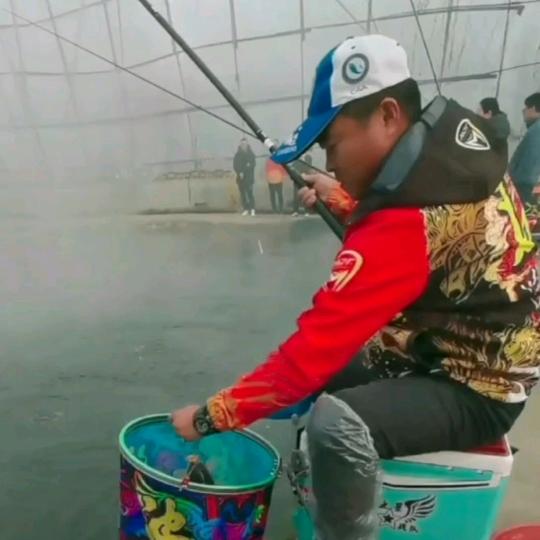 沈玉真户外钓鱼