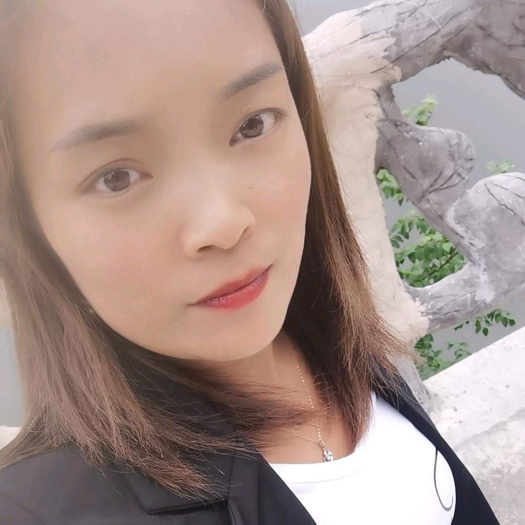 高冷的爆米花🍿 （贵州彝妹子