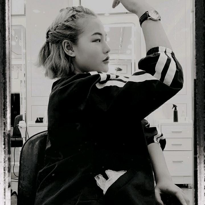 U默