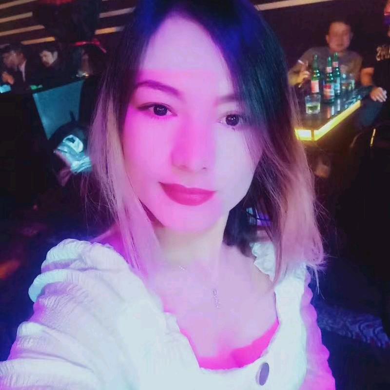 @阿--依