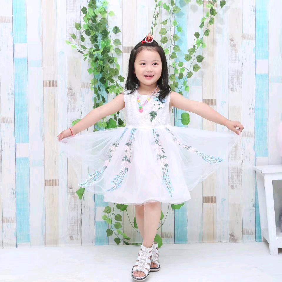 不为往事扰，余生只愿笑。