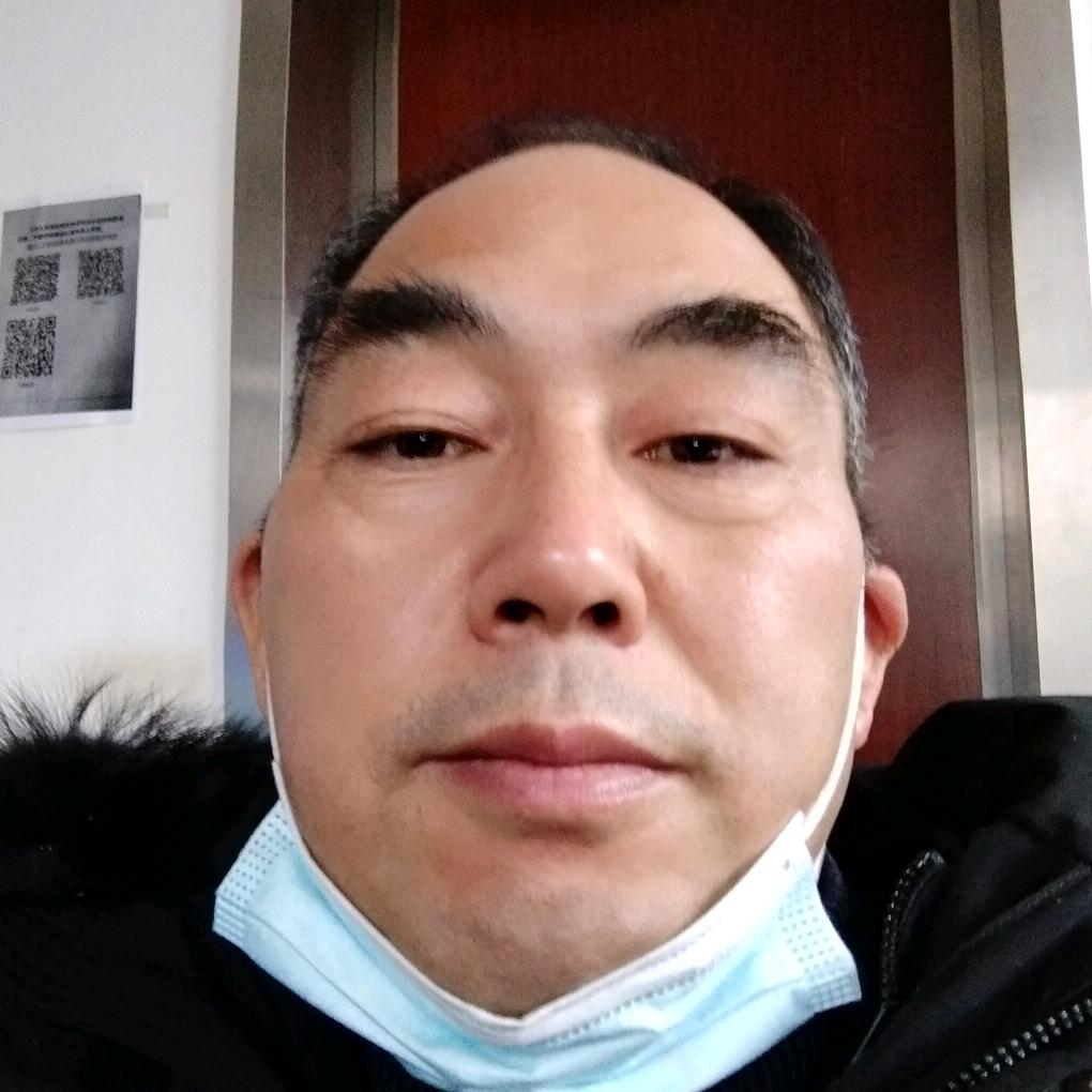 努力的搬砖的人