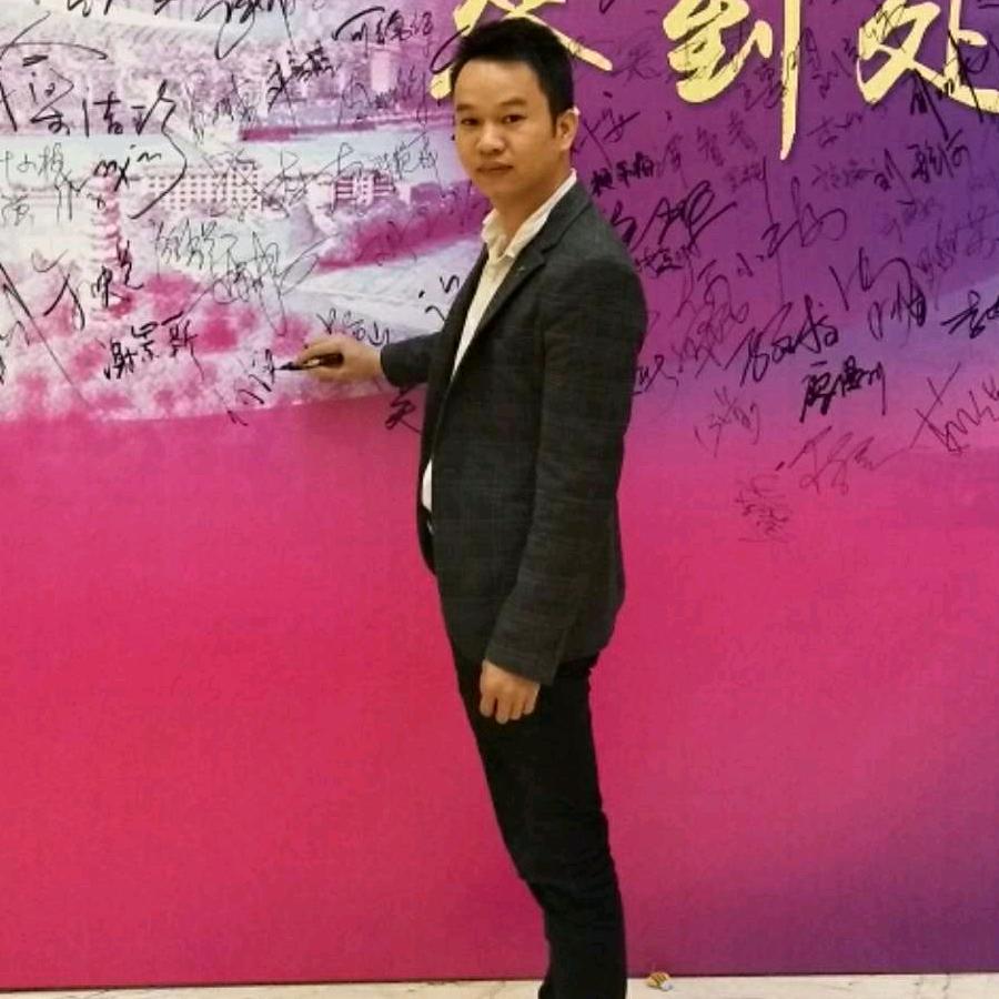 何俊