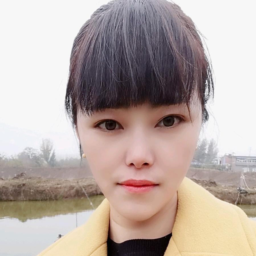 鱼耀小姑娘养鱼