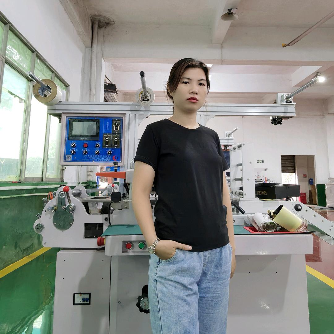 坤轮模切机黎小玲