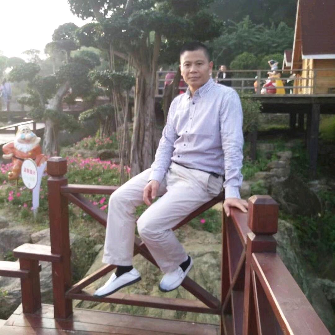 夏冰华