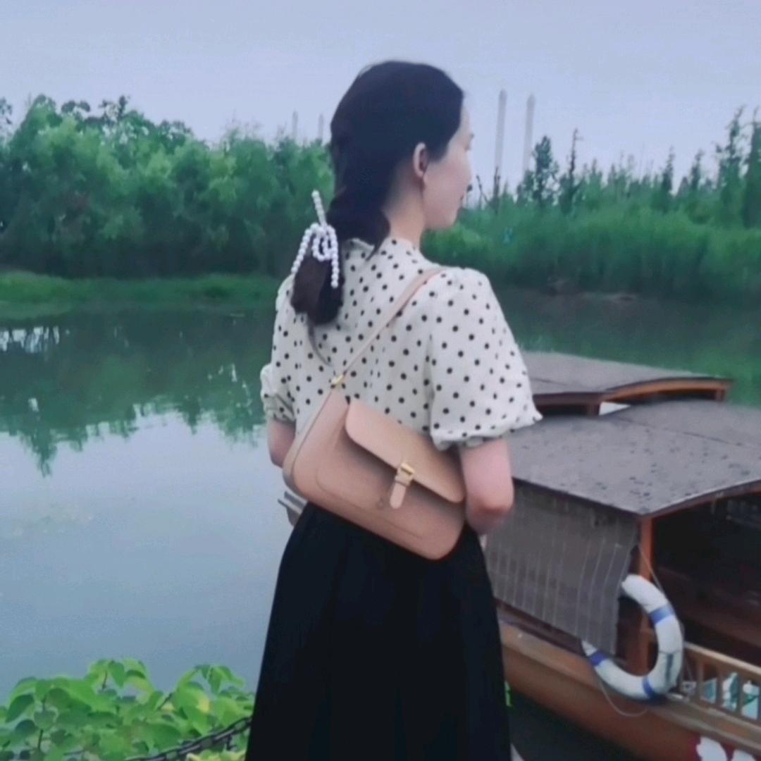 W.依依