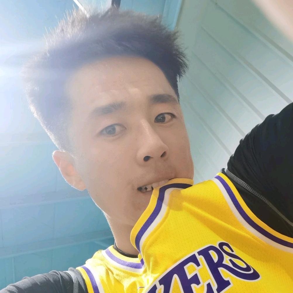 爱投三分的小白教练