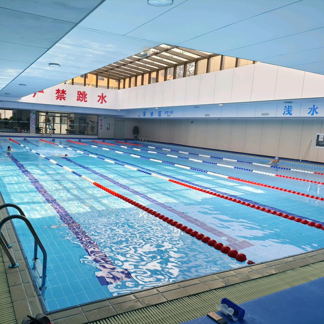 博力特游泳馆李教练