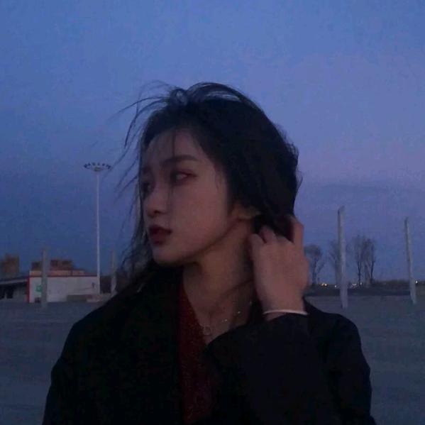 有啤酒肚的小仙女